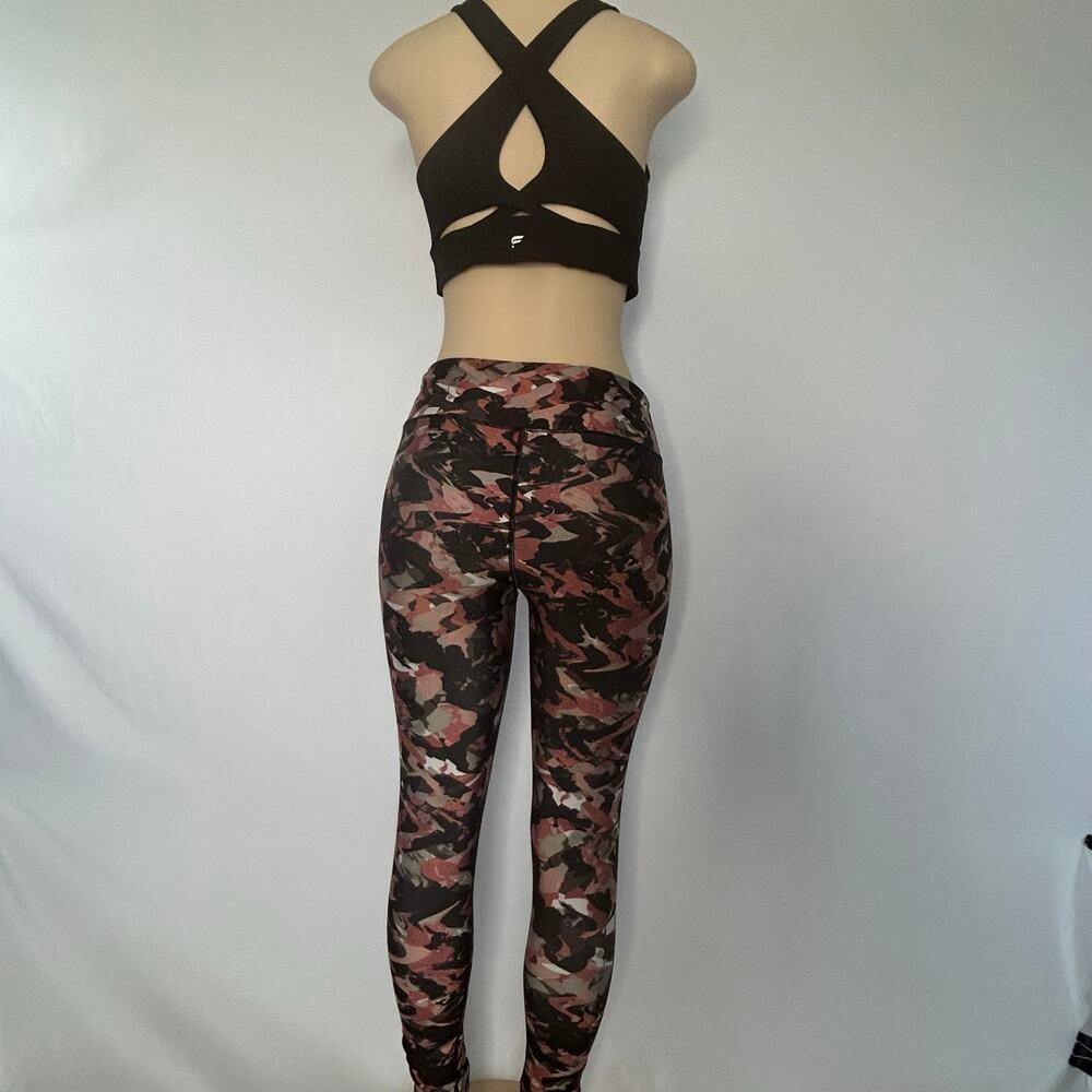 Fabletics 2 Piece Activewear Set Women’s M Black Sports Bra & Printed Leggings